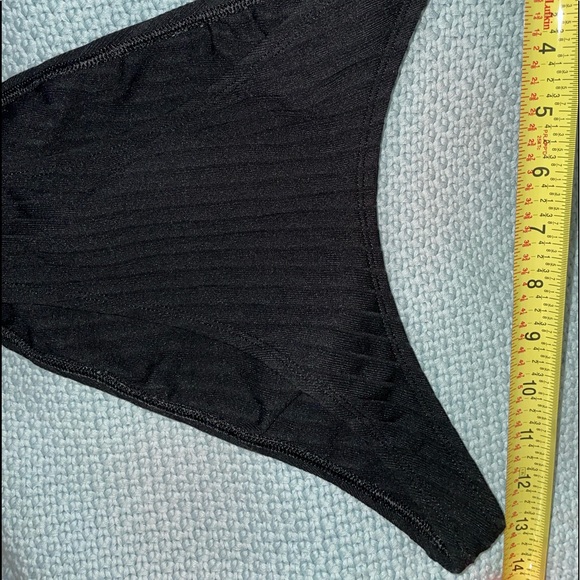 Black tank top bikini fits a size medium kind of ribbed texture - Picture 16 of 16